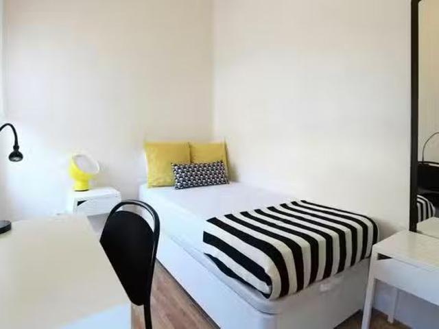 ¡En alquiler! Habitación en Calle Mesón de Paredes, Embajadores