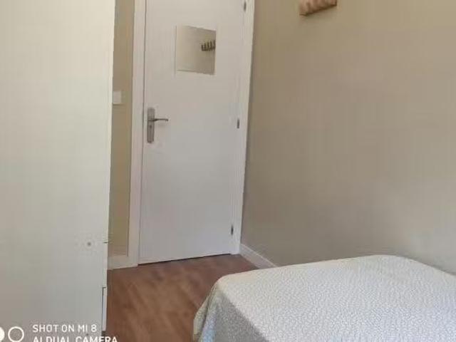 Barato Habitación en Calle Arroyo del Olivar, Palomeras Bajas
