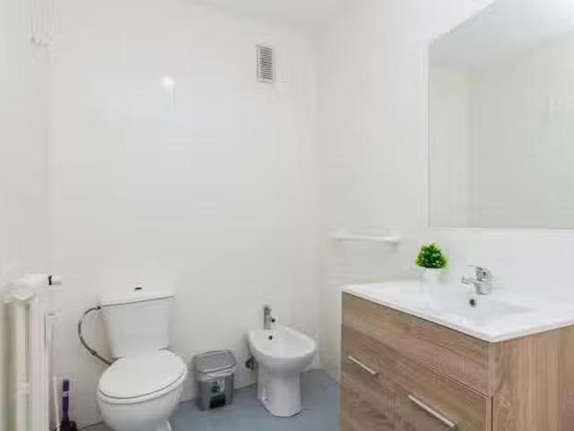 ¡Recién llegado! Habitación en Calle de Orense, Tetuán