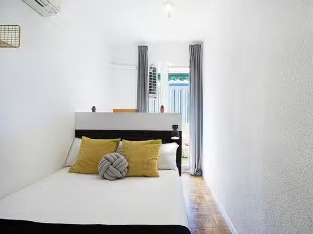 Acogedor Habitación en Calle de Orense, Cuatro Caminos