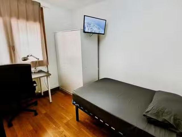 ¡En alquiler! Habitación en Calle de Ávila, Delicias