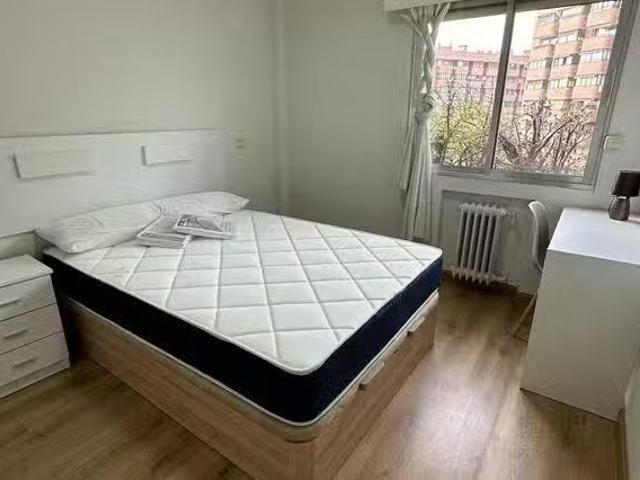 Bonito Habitación en Calle de Bocángel, Fuente del Berro