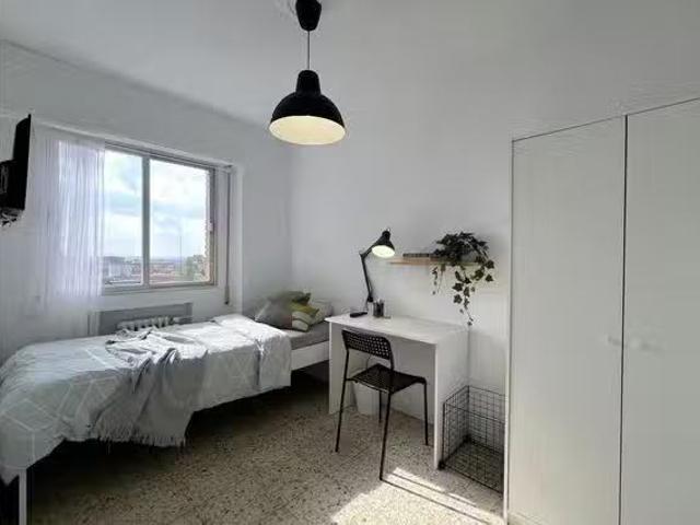 ¡En alquiler! Habitación en Calle de Camarena, Aluche