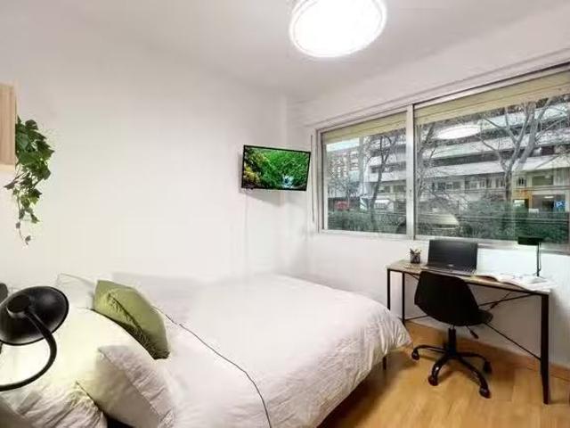 Bonito Habitación en Calle de Elfo
