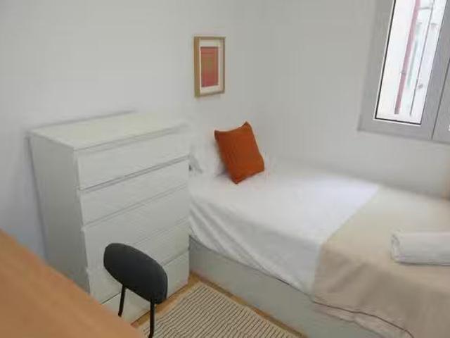 Barato Habitación en Calle de Fernán González, Retiro