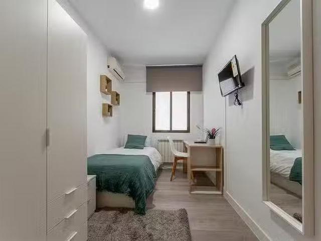 Acogedor Habitación en Calle de Francisco Silvela, Guindalera