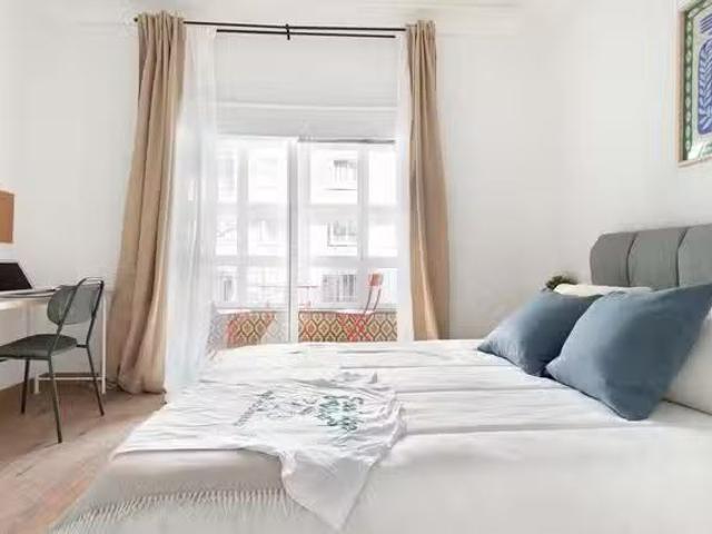 ¡Recién llegado! Habitación en Calle de Guzmán el Bueno