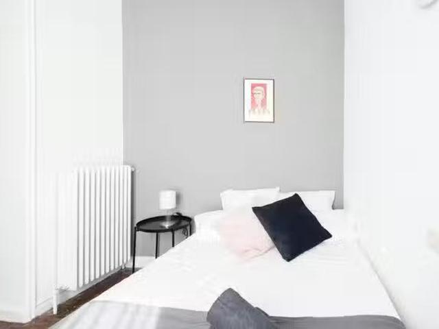 Encantador Habitación en Calle de la Magdalena, Centro