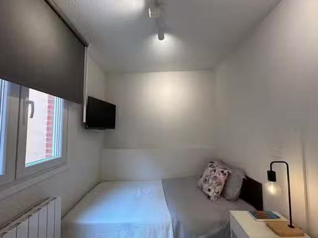 ¡En alquiler! Habitación en Calle de la Genciana