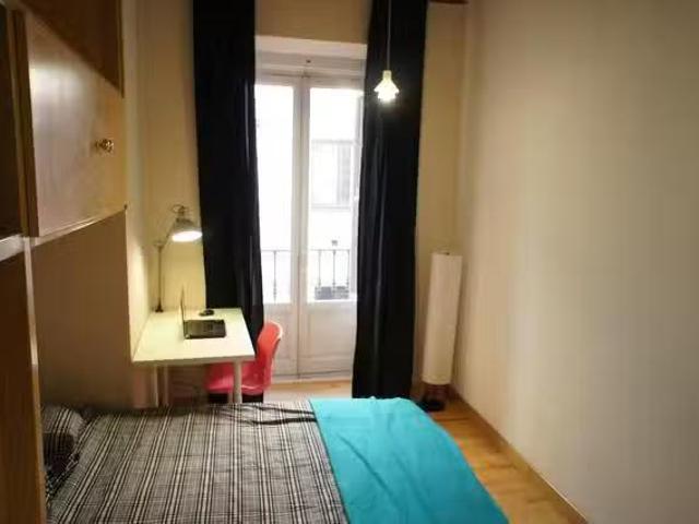 Encantador Habitación en Calle de la Palma, Universidad