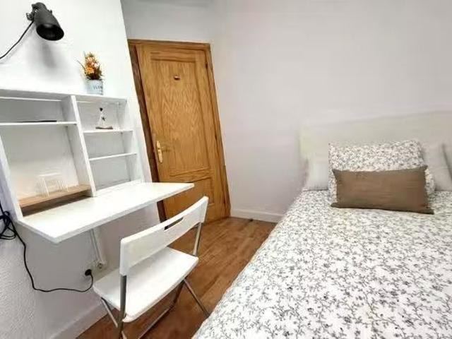 Acogedor Habitación en Calle de López de Hoyos