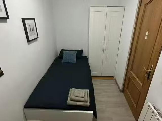 Encantador Habitación en Calle de San Bartolomé, Justicia