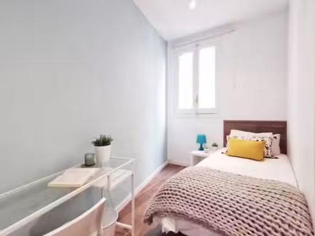 Encantador Habitación en Calle de Valencia