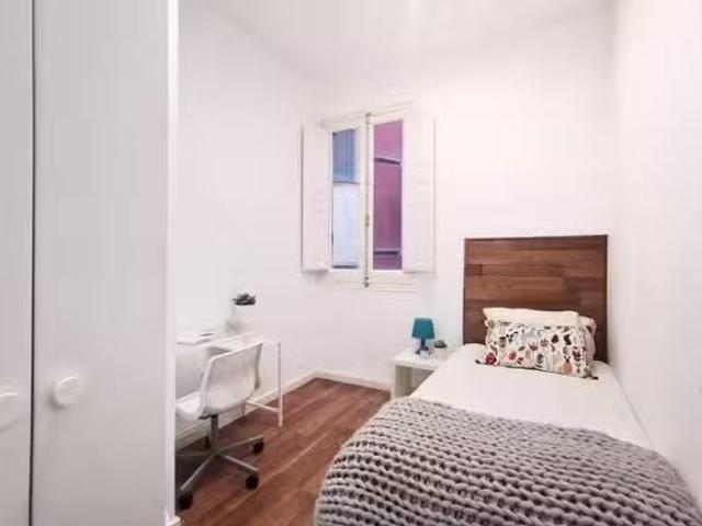 Encantador Habitación en Calle de Valencia