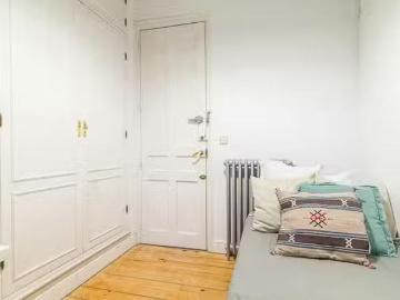 Único Habitación en Calle del Duque de Rivas, Embajadores