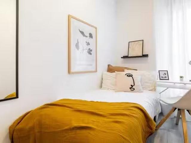 Barato Habitación en Calle del Olivar, Centro