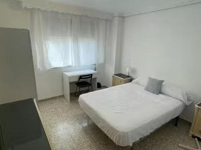 Acogedor Habitación en Calle Río Olivenza, La Princesa