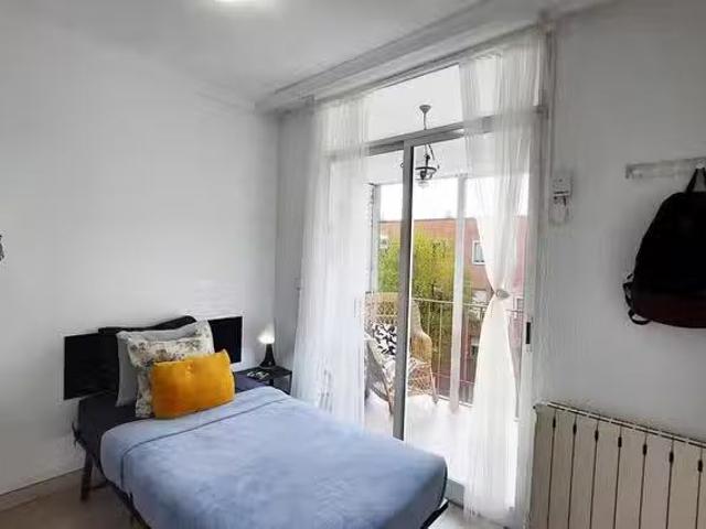 Barato Habitación en Calle Santa María Reina