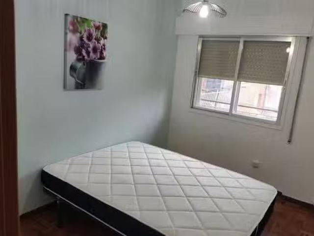 ¡Recién llegado! Habitación en Calle Sierra Elvira, Numancia