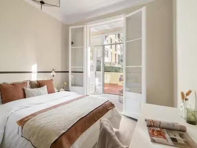 Nuevo Habitación en Carrer de Calàbria, La Nova Esquerra de l'.