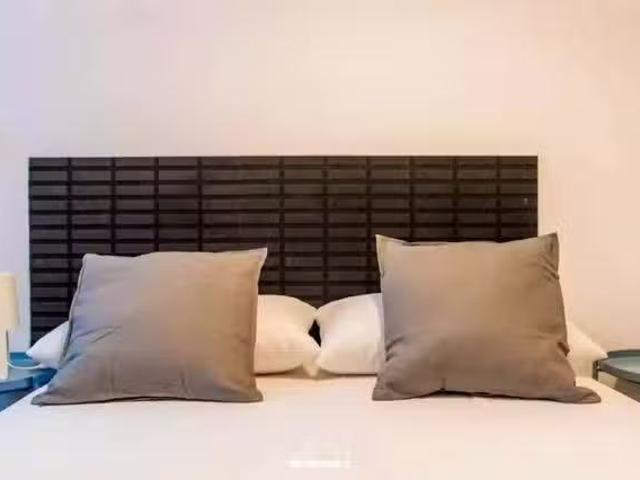 ¡Recién llegado! Habitación en Carrer de Ciril Amorós