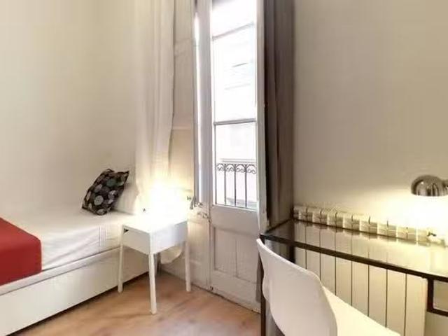 ¡Renta! Habitación en Carrer de Còrsega, Vila de Gràcia
