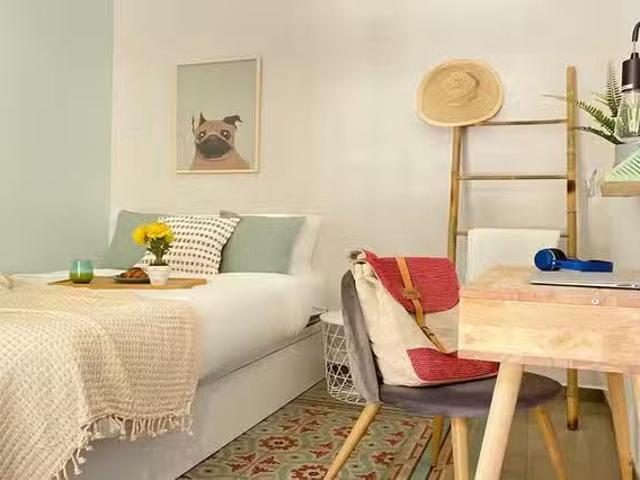 ¡Oferta! Habitación en Carrer de Còrsega, 263
