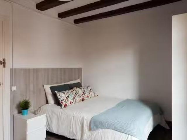 Encantador Habitación en Carrer de les Heures