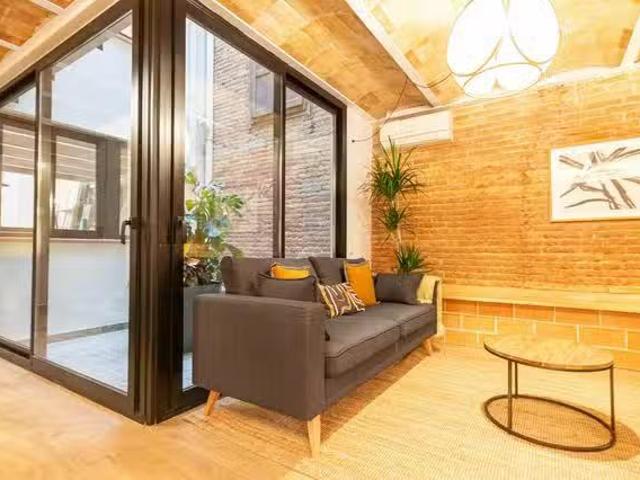 Nuevo Habitación en Carrer de l'Espanya Industrial, Hostafrancs