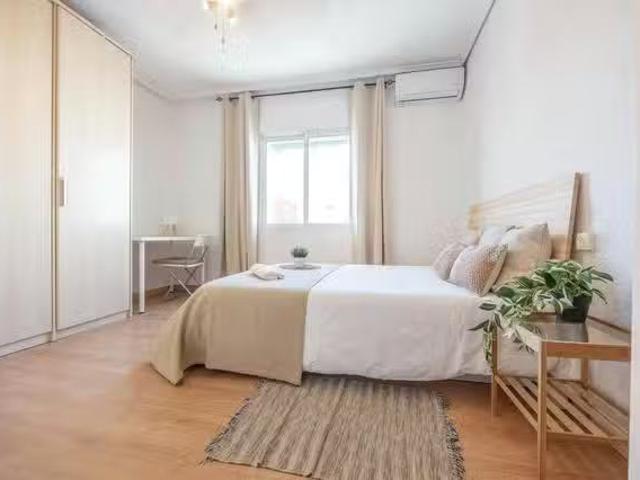 Encantador Habitación en Carrer de Mistral, Benimaclet