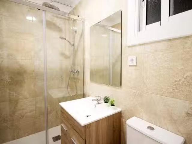¡Recién llegado! Habitación en Carrer de Padilla