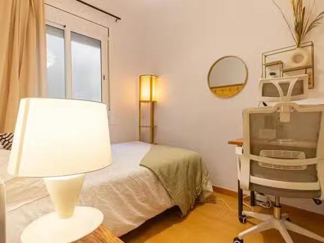 Bonito Habitación en Carrer de Rocafort, La Nova Esquerra de l.