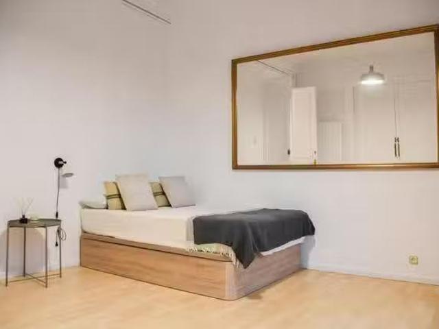 ¡En alquiler! Habitación en Carrer de Roger de Llúria, Dreta d.