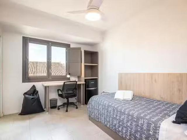 ¡En alquiler! Habitación en Carrer de Sant Donís, El Carme