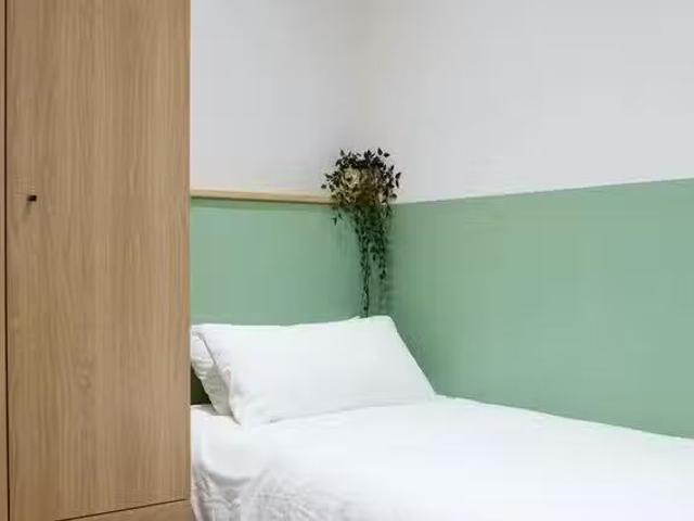 Bonito Habitación en Carrer del Comte Borrell, La Nova Esquerr.
