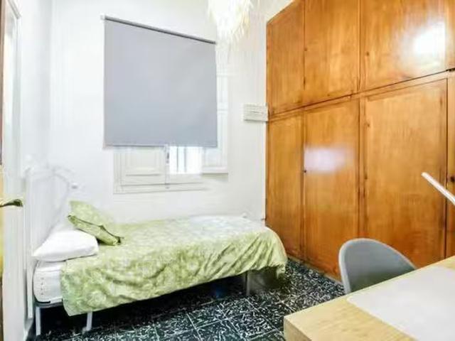 ¡Recién llegado! Habitación en Carrer del Doctor Zamenhof, Ext.