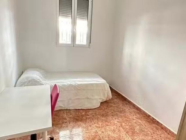 Único Habitación en Carrer del Mestre Alberto Luz