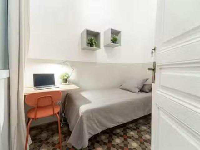 ¡Oferta! Habitación en Carrer del Rosselló, Eixample