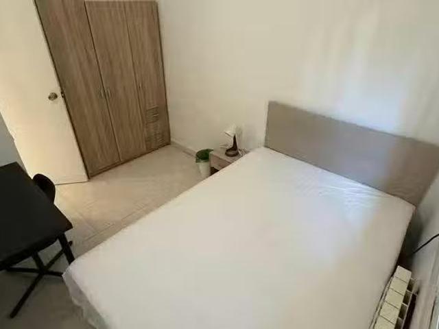 ¡Recién llegado! Habitación en Carrer dels Cavallers, Pedralbes