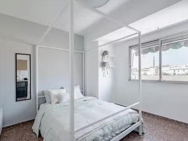 ¡Recién llegado! Habitación en Carrer Dissabte