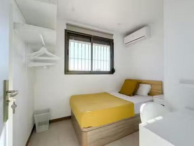 Encantador Habitación en Carrer d'Occident