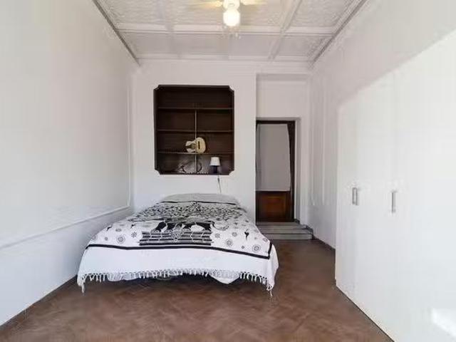 ¡Recién llegado! Habitación en Carrer General San Martín, Russ.