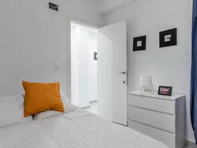 Encantador Habitación en Carrer Justo Vilar, Cabanyal Canyamelar