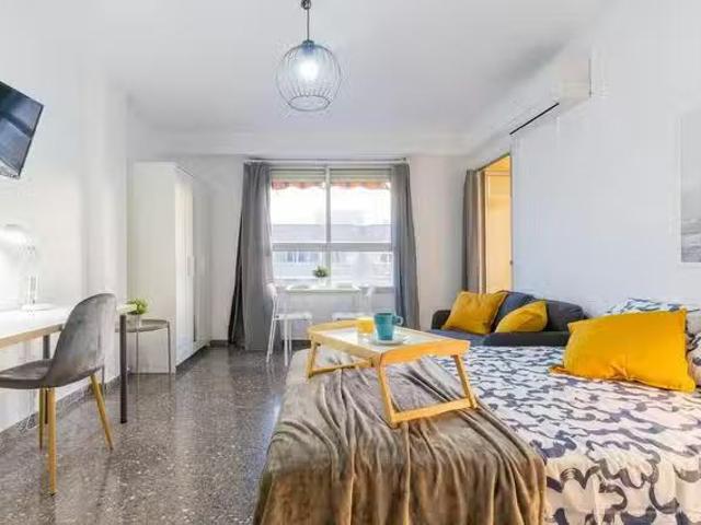 ¡Recién llegado! Habitación en Carrer Oltà, Malilla