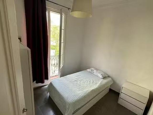 Acogedor Habitación en Passeig de Lluís Companys, S. Pere, San.