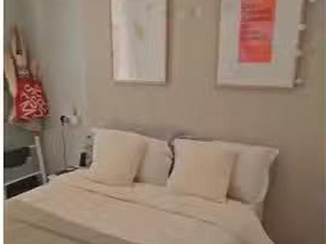 ¡Recién llegado! Habitación en piso compartido de 5 habitacion.