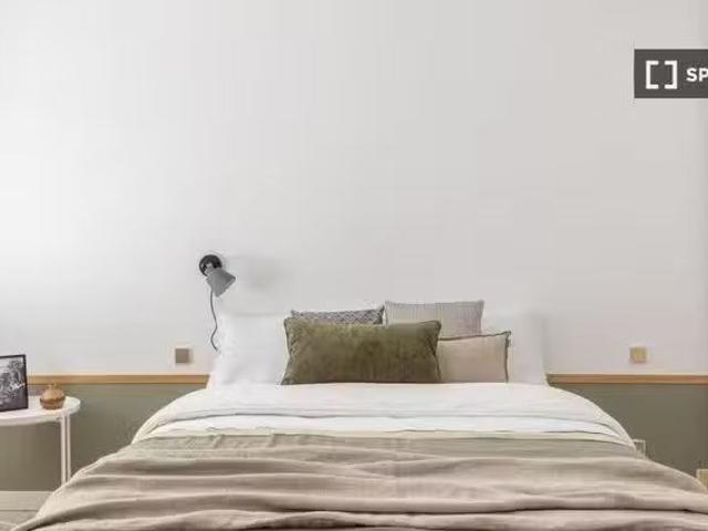 Encantador Habitación en piso compartido de 7 camas en alquile.