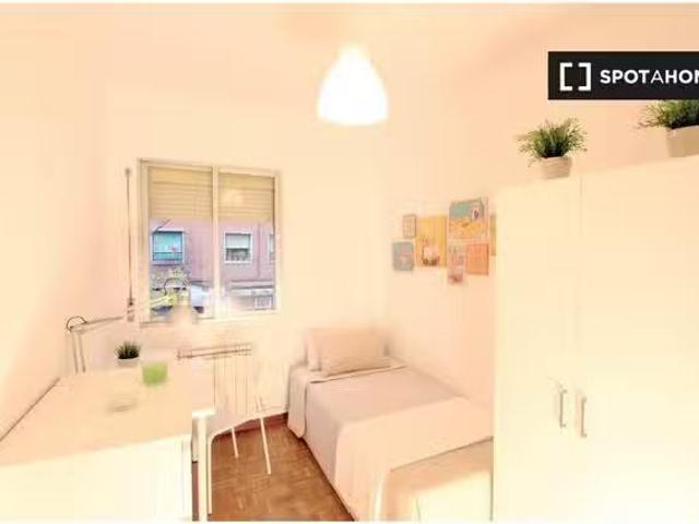 Barato Habitación en piso compartido de 3 camas, Abrantes, Mad.