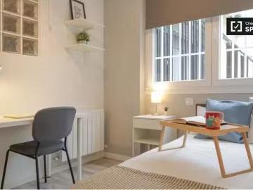 Acogedor Habitación en piso compartido en alquiler en Aluche.