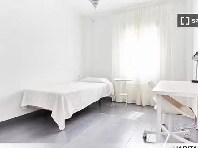 ¡Oferta! Habitación en piso compartido en Bami Sevilla